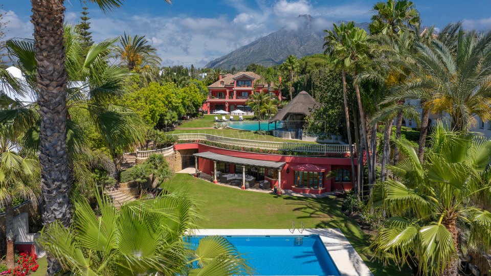 Marbella Golden Mile, Prime Beachfront Villa on Marbella’s Golden Mile
