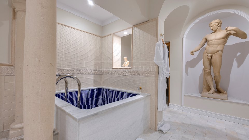 Marbella Golden Mile, Prime Beachfront Villa on Marbella’s Golden Mile
