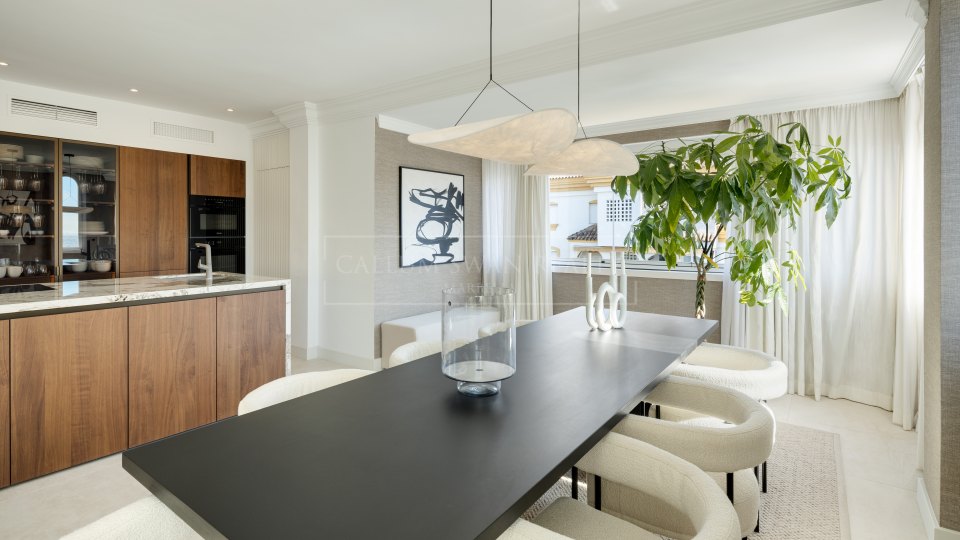 Marbella Golden Mile, Charmant duplex penthouse à vendre sur la Mille d’Or