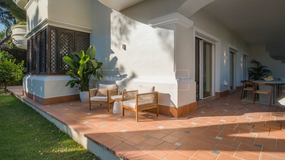 Marbella Golden Mile, Precioso apartamento en planta baja en Altos Reales