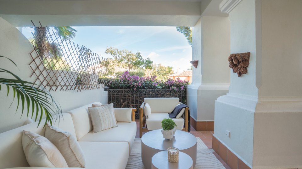 Marbella Golden Mile, Precioso apartamento en planta baja en Altos Reales