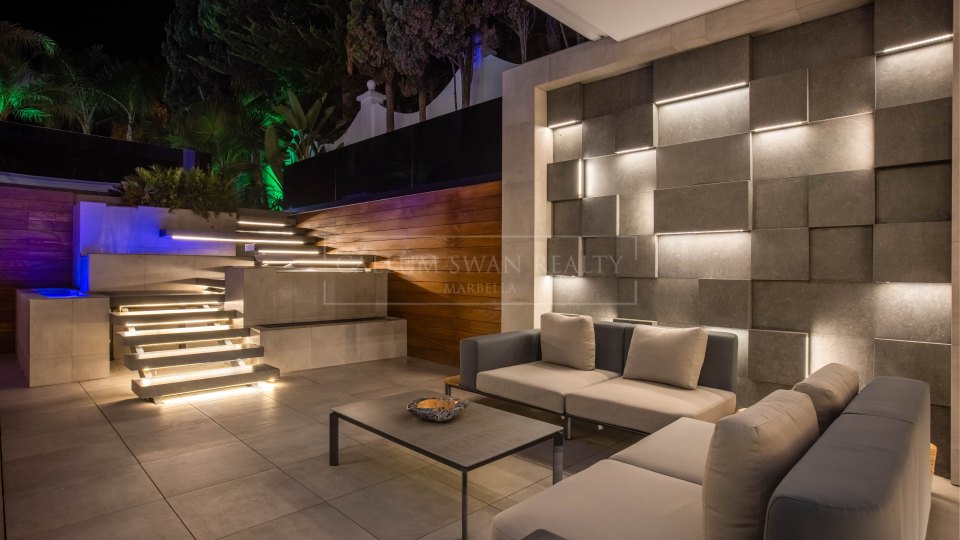 Marbella - Puerto Banus, Beachfront estate in prime location