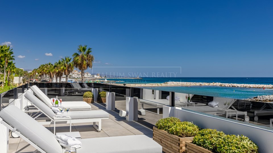 Marbella - Puerto Banus, Beachfront estate in prime location