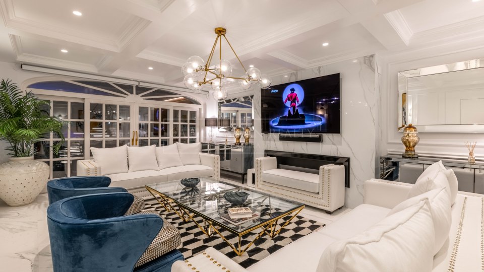 Marbella - Puerto Banus, Beachfront estate in prime location