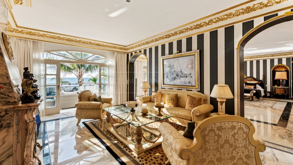 Marbella - Puerto Banus, Beachfront estate in prime location