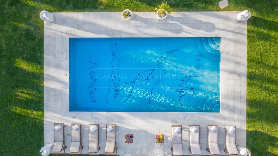 Marbella - Puerto Banus, Beachfront estate in prime location
