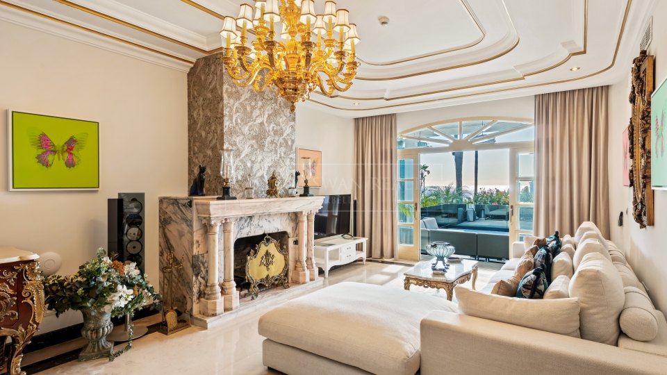 Marbella - Puerto Banus, Beachfront estate in prime location