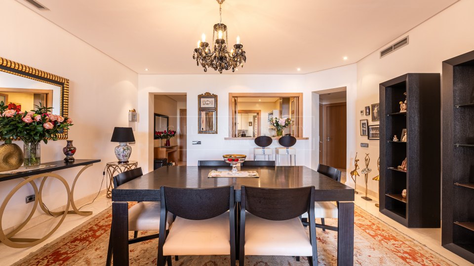 Marbella Golden Mile, Precioso apartamento en la comunidad cerrada Mansion Club