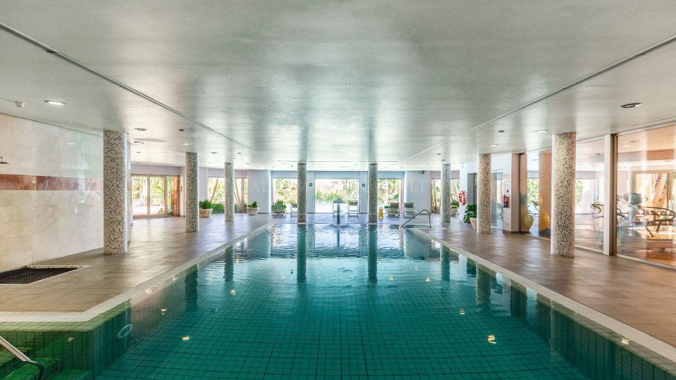 Marbella Golden Mile, Precioso apartamento en la comunidad cerrada Mansion Club