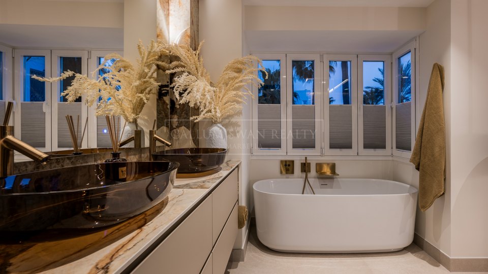 Marbella Este, Elegante Apartamento en Primera Planta en Los Monteros Palm Beach