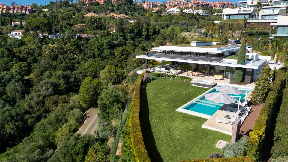 Benahavis, Modern Villa with Stunning Views in La Quinta