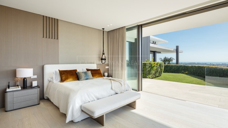 Benahavis, Modern Villa with Stunning Views in La Quinta