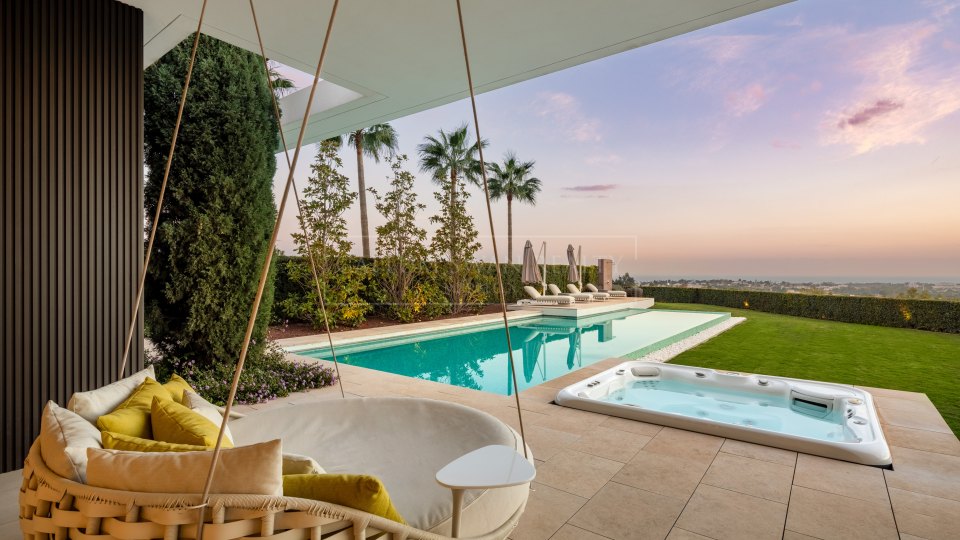 Benahavis, Modern Villa with Stunning Views in La Quinta