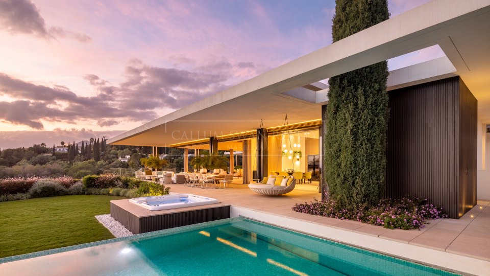 Benahavis, Modern Villa with Stunning Views in La Quinta