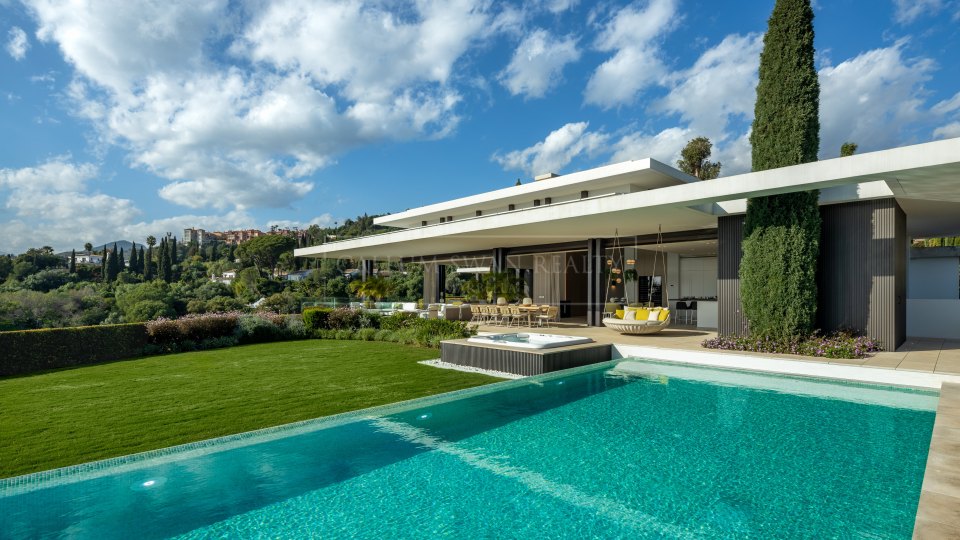 Benahavis, Modern Villa with Stunning Views in La Quinta