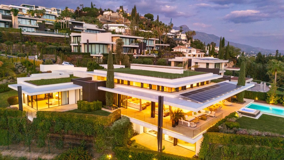 Benahavis, Modern Villa with Stunning Views in La Quinta