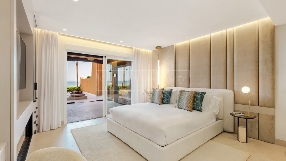 Estepona, Beachfront Apartment in Los Granados del Mar with Private Pool & Sea Views