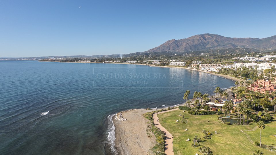 Estepona, Beachfront apartment for sale in Estepona
