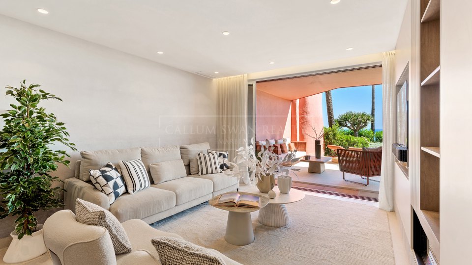 Estepona, Beachfront apartment for sale in Estepona