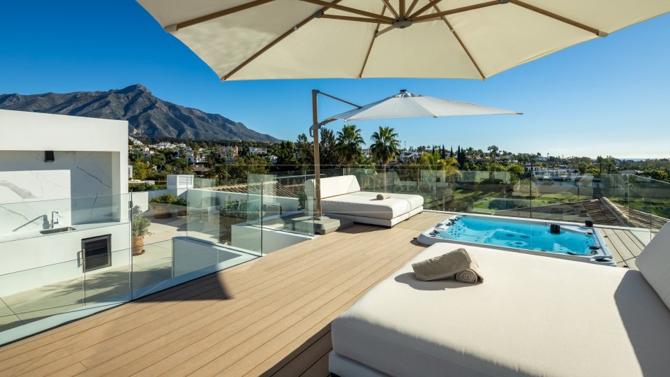 Nueva Andalucia, Villa en Nueva Andalucia con vistas al golf, al mar y a la montaña