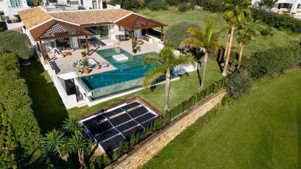 Nueva Andalucia, Villa en Nueva Andalucia con vistas al golf, al mar y a la montaña
