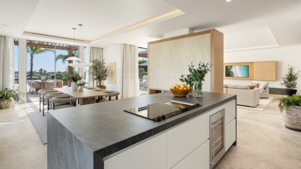 Nueva Andalucia, Villa en Nueva Andalucia con vistas al golf, al mar y a la montaña