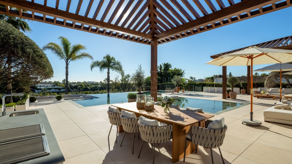 Nueva Andalucia, Villa en Nueva Andalucia con vistas al golf, al mar y a la montaña