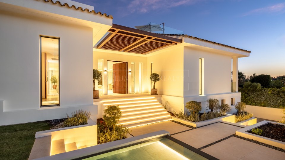 Nueva Andalucia, Villa en Nueva Andalucia con vistas al golf, al mar y a la montaña