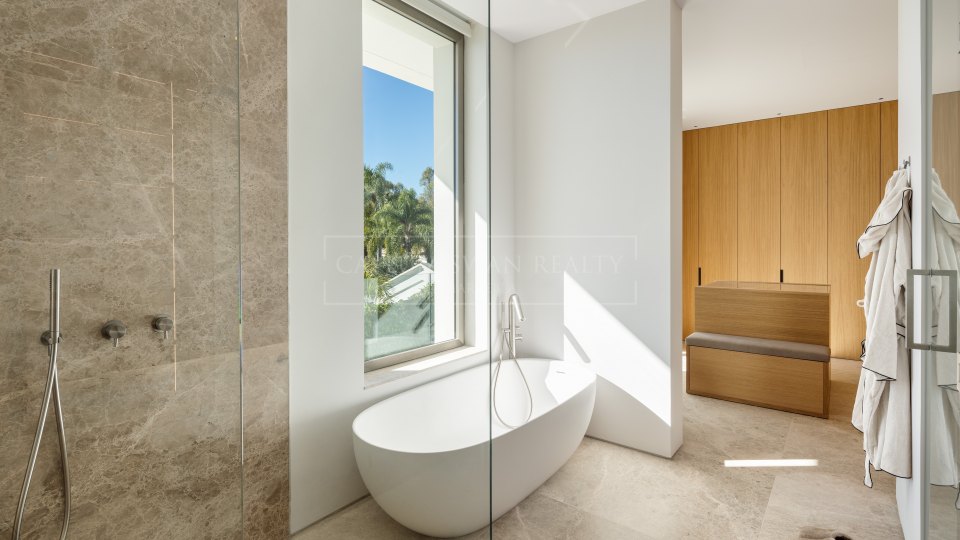 Nueva Andalucia, Villa en Nueva Andalucia con vistas al golf, al mar y a la montaña