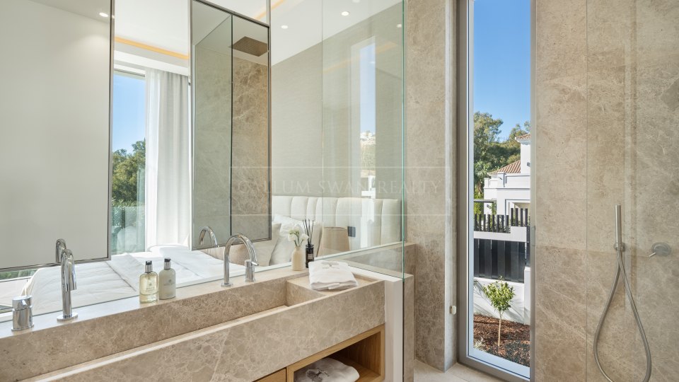 Nueva Andalucia, Villa en Nueva Andalucia con vistas al golf, al mar y a la montaña