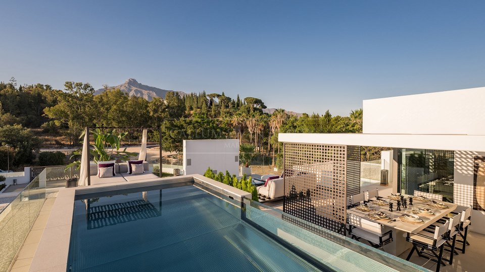 Marbella Golden Mile, Villa de lujo en venta en una comunidad cerrada en la Milla de Oro de Marbella
