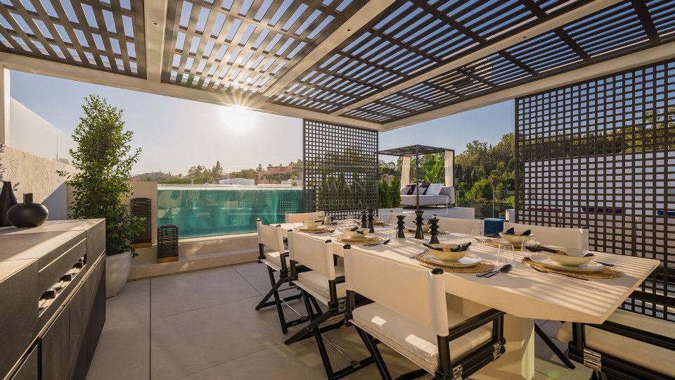 Marbella Golden Mile, Villa de lujo en venta en una comunidad cerrada en la Milla de Oro de Marbella