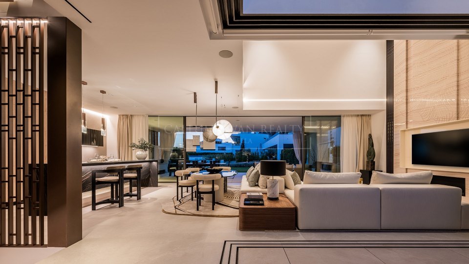 Marbella Golden Mile, Villa de lujo en venta en una comunidad cerrada en la Milla de Oro de Marbella