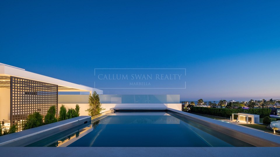 Marbella Golden Mile, Villa de lujo en venta en una comunidad cerrada en la Milla de Oro de Marbella