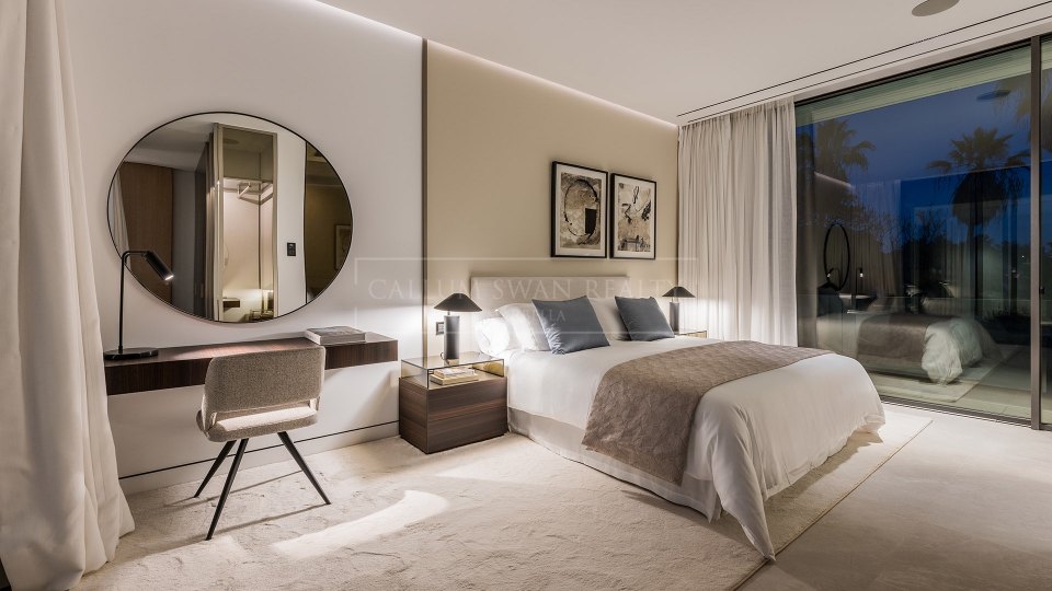 Marbella Golden Mile, Villa de lujo en venta en una comunidad cerrada en la Milla de Oro de Marbella