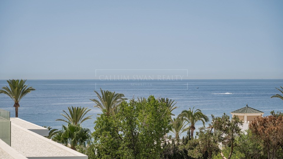 Marbella Golden Mile, Villa de lujo en venta en una comunidad cerrada en la Milla de Oro de Marbella
