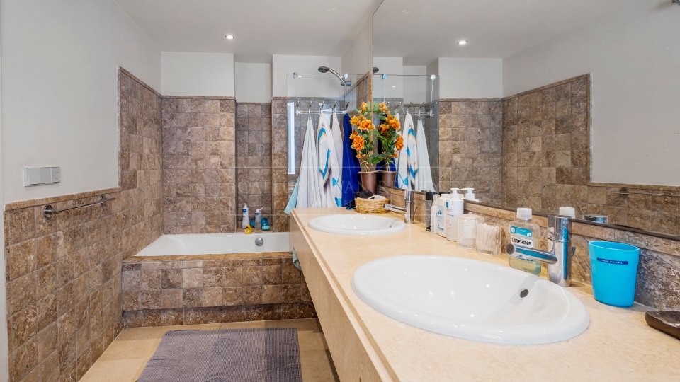 Benahavis, Duplex Penthouse with Private Pool in Los Flamingos Golf Resort