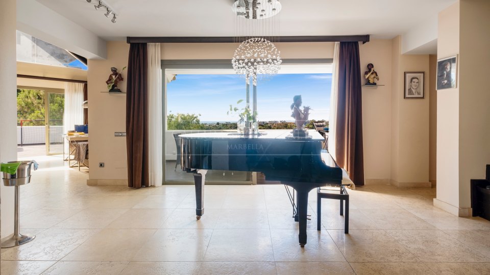 Benahavis, Duplex Penthouse with Private Pool in Los Flamingos Golf Resort