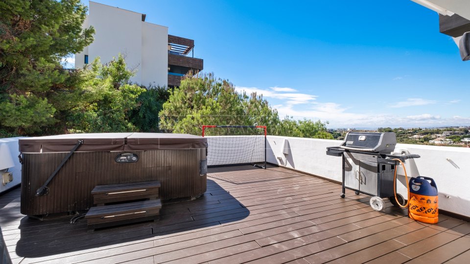 Benahavis, Duplex Penthouse with Private Pool in Los Flamingos Golf Resort