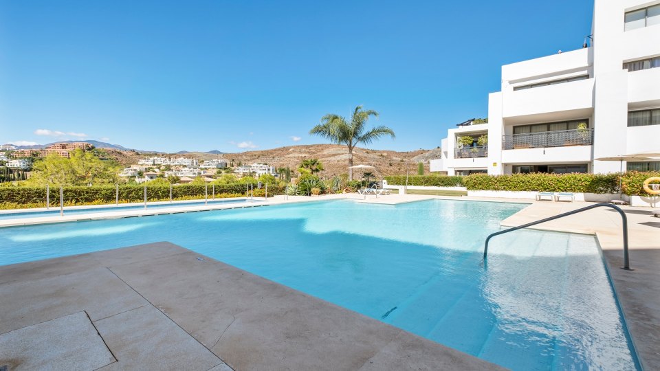 Benahavis, Duplex Penthouse with Private Pool in Los Flamingos Golf Resort