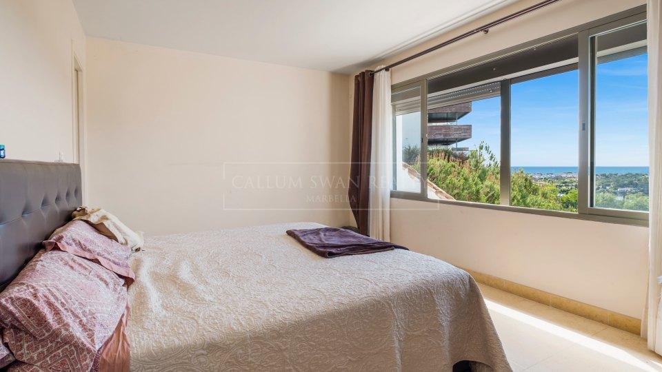 Benahavis, Duplex Penthouse with Private Pool in Los Flamingos Golf Resort