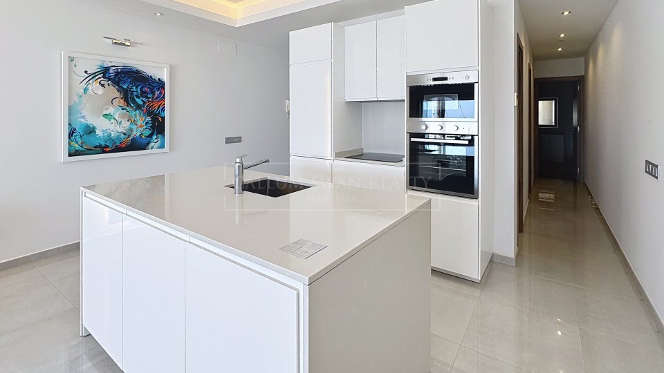 Marbella - Puerto Banus, Luxury seafront apartment in the heart of Puerto Banús