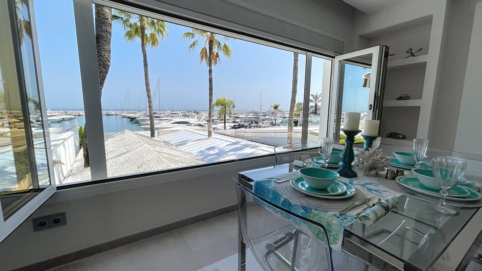 Marbella - Puerto Banus, Luxury seafront apartment in the heart of Puerto Banús