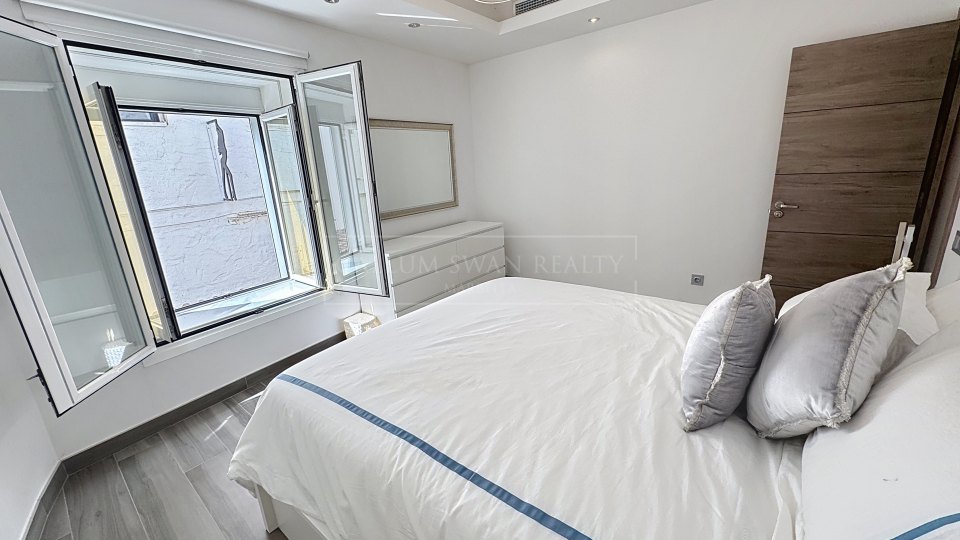 Marbella - Puerto Banus, Luxury seafront apartment in the heart of Puerto Banús