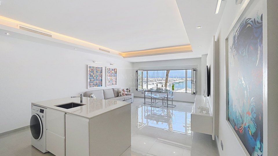 Marbella - Puerto Banus, Luxury seafront apartment in the heart of Puerto Banús