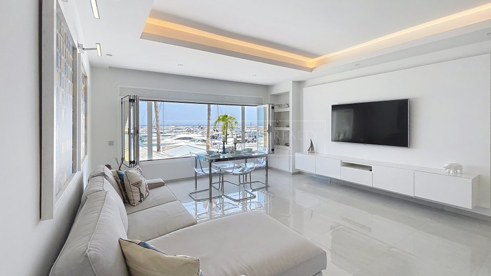 Marbella - Puerto Banus, Luxury seafront apartment in the heart of Puerto Banús