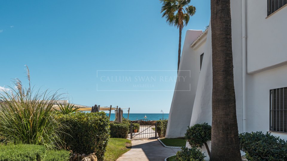 Marbella Golden Mile, Appartement en bord de mer récemment rénové à Coral Beach, Golden Mile