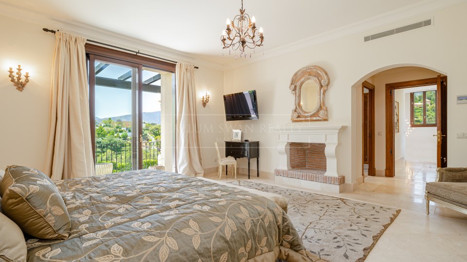 Benahavis, Elegante casa con vistas al campo de golf y a las montañas en La Zagaleta