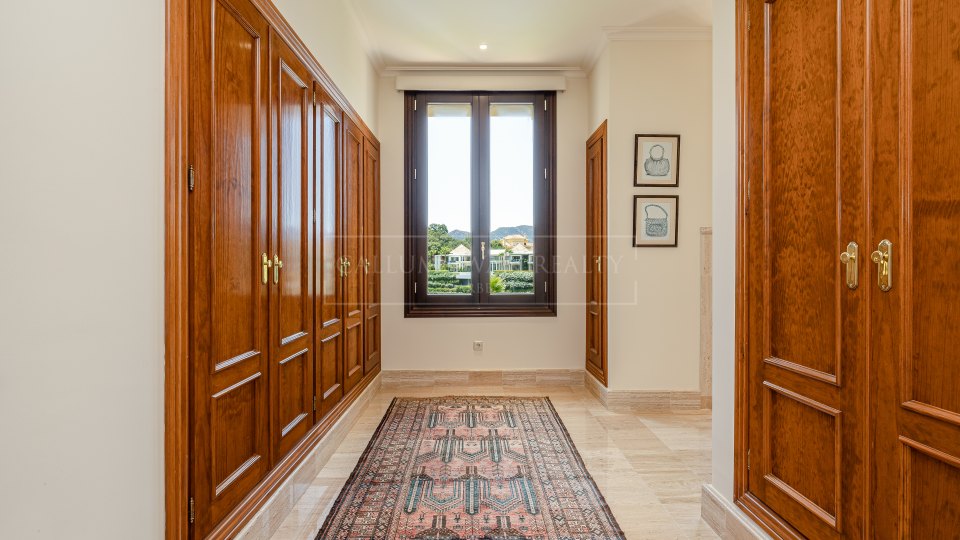 Benahavis, Elegante casa con vistas al campo de golf y a las montañas en La Zagaleta