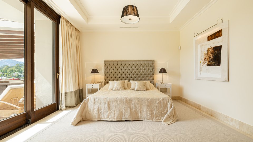 Benahavis, Elegante casa con vistas al campo de golf y a las montañas en La Zagaleta